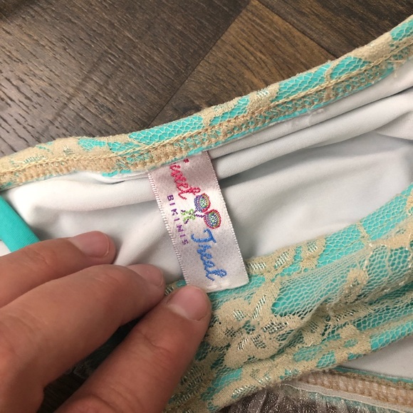 Bikini - Picture 2 of 2